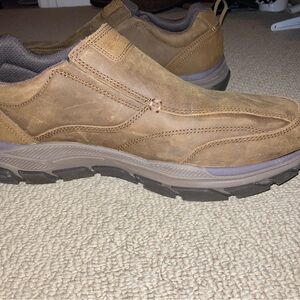Skechers Mens Respected Lowry Goodyear Rubber Low Profile Bike Toe Slip on
